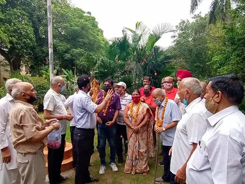 हुकुमचंद पार्क में सीनियर सिटीजन द्वारा वृक्षारोपण — 37