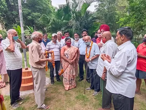 हुकुमचंद पार्क में सीनियर सिटीजन द्वारा वृक्षारोपण — 43