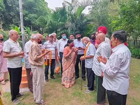 हुकुमचंद पार्क में सीनियर सिटीजन द्वारा वृक्षारोपण — 44