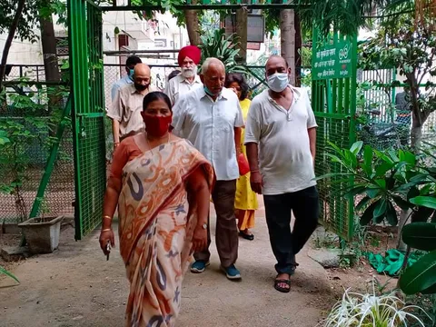 हुकुमचंद पार्क में सीनियर सिटीजन द्वारा वृक्षारोपण — 47