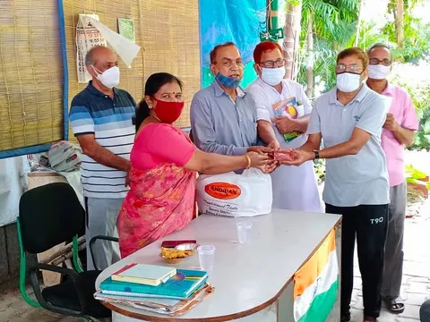 जीवन नगर सीनियर सिटीजन पार्क में आभार व सदस्य का जन्मदिन समारोह