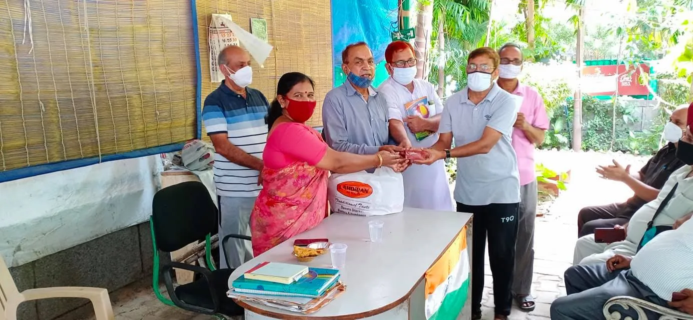 जीवन नगर सीनियर सिटीजन पार्क में आभार व सदस्य का जन्मदिन समारोह — तस्वीर 1 में से 22