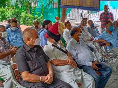 जीवन नगर सीनियर सिटीजन पार्क में आभार व सदस्य का जन्मदिन समारोह — 11