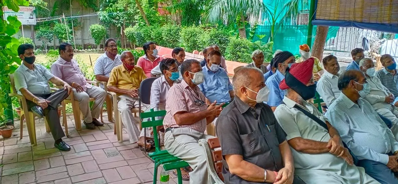 जीवन नगर सीनियर सिटीजन पार्क में आभार व सदस्य का जन्मदिन समारोह — तस्वीर 12 में से 22