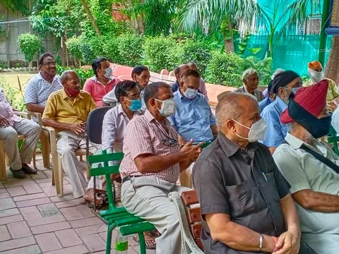 जीवन नगर सीनियर सिटीजन पार्क में आभार व सदस्य का जन्मदिन समारोह — 12