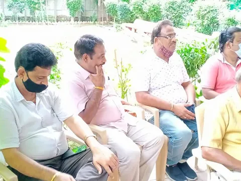 जीवन नगर सीनियर सिटीजन पार्क में आभार व सदस्य का जन्मदिन समारोह — 15