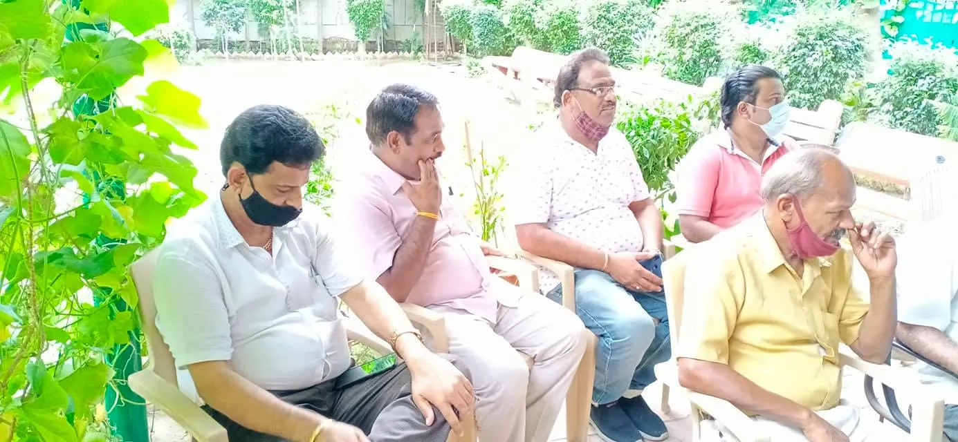 जीवन नगर सीनियर सिटीजन पार्क में आभार व सदस्य का जन्मदिन समारोह — तस्वीर 15 में से 22