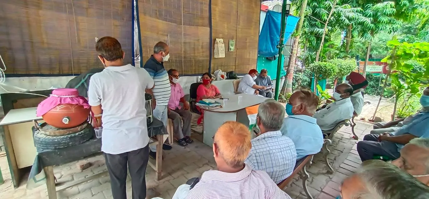 जीवन नगर सीनियर सिटीजन पार्क में आभार व सदस्य का जन्मदिन समारोह — तस्वीर 18 में से 22