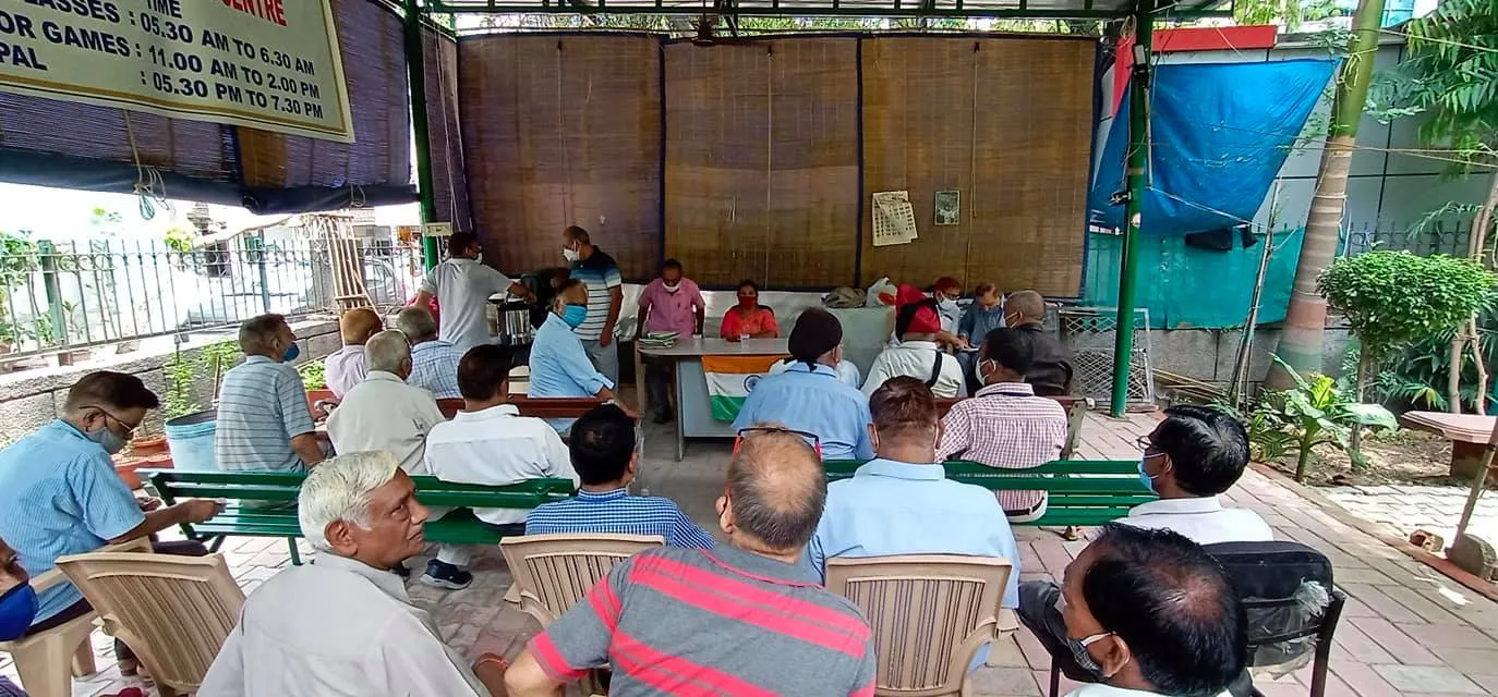 जीवन नगर सीनियर सिटीजन पार्क में आभार व सदस्य का जन्मदिन समारोह — तस्वीर 20 में से 22