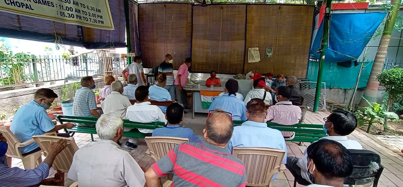 जीवन नगर सीनियर सिटीजन पार्क में आभार व सदस्य का जन्मदिन समारोह — तस्वीर 21 में से 22