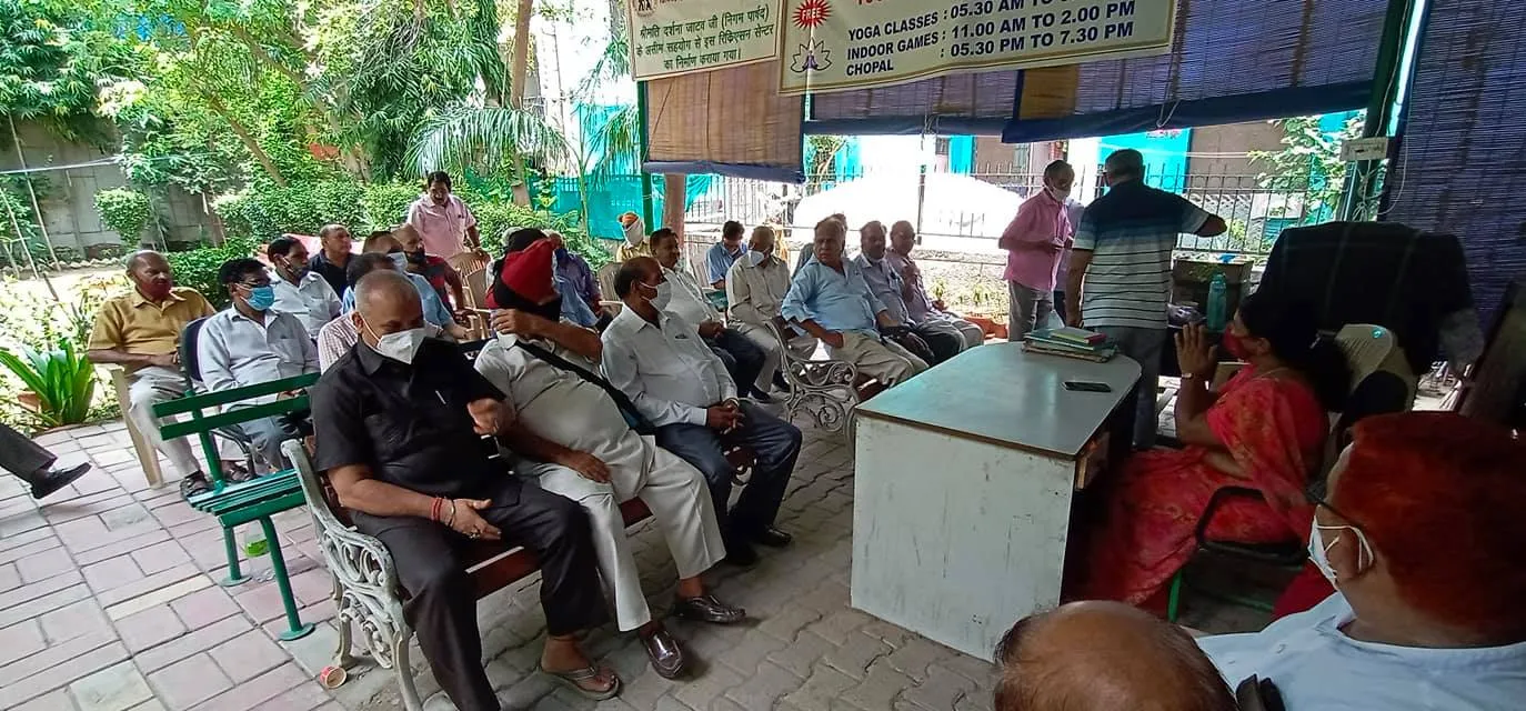 जीवन नगर सीनियर सिटीजन पार्क में आभार व सदस्य का जन्मदिन समारोह — तस्वीर 22 में से 22