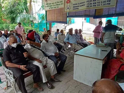 जीवन नगर सीनियर सिटीजन पार्क में आभार व सदस्य का जन्मदिन समारोह — 22