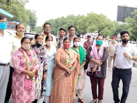 बेरोजगारी व बढ़ती महंगाई के विरुद्ध प्रदर्शन — 2