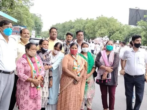 बेरोजगारी व बढ़ती महंगाई के विरुद्ध प्रदर्शन — 3