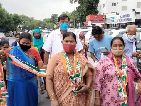 बेरोजगारी व बढ़ती महंगाई के विरुद्ध प्रदर्शन — 7