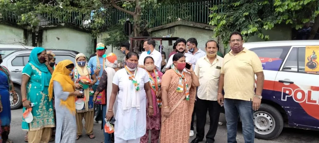बेरोजगारी व बढ़ती महंगाई के विरुद्ध प्रदर्शन — तस्वीर 8 में से 16