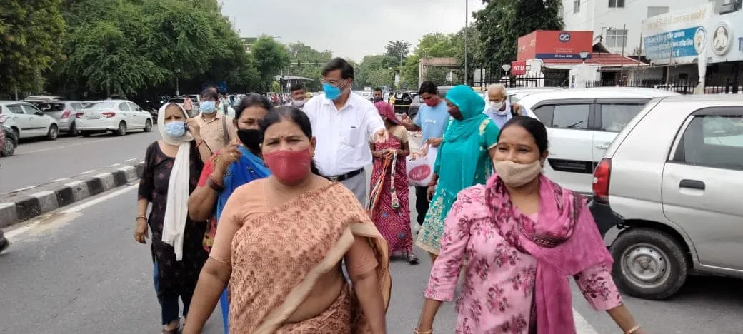 बेरोजगारी व बढ़ती महंगाई के विरुद्ध प्रदर्शन — तस्वीर 9 में से 16