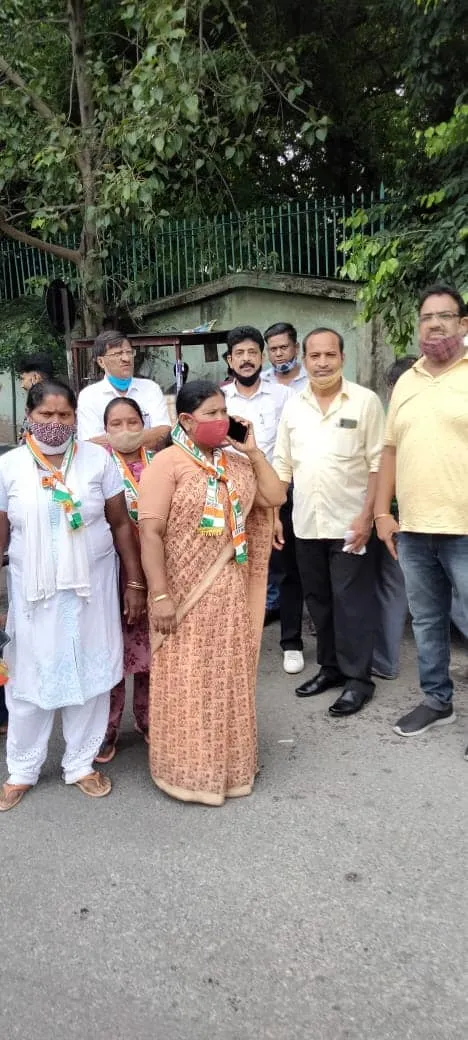 बेरोजगारी व बढ़ती महंगाई के विरुद्ध प्रदर्शन — तस्वीर 11 में से 16