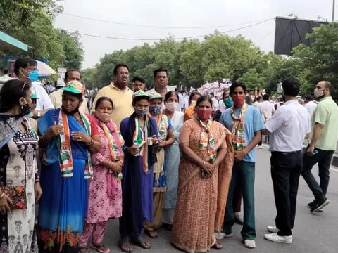 बेरोजगारी व बढ़ती महंगाई के विरुद्ध प्रदर्शन — 13