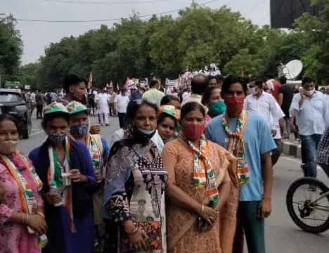 बेरोजगारी व बढ़ती महंगाई के विरुद्ध प्रदर्शन — 16