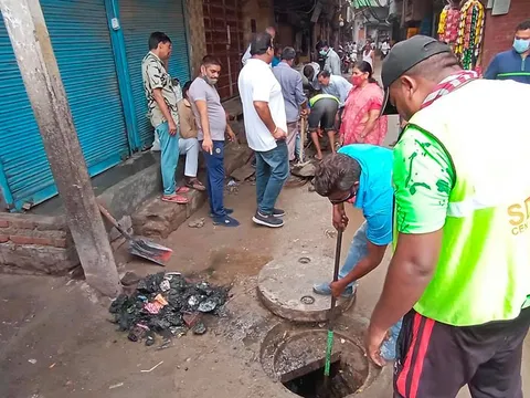 सराय काले खां में बरसात से पूर्व सीवर-नाली सफाई अभियान — 2
