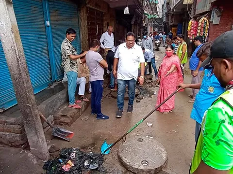 सराय काले खां में बरसात से पूर्व सीवर-नाली सफाई अभियान — 3