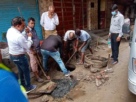सराय काले खां में बरसात से पूर्व सीवर-नाली सफाई अभियान — 4