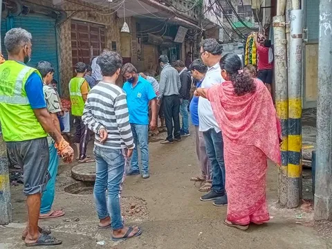 सराय काले खां में बरसात से पूर्व सीवर-नाली सफाई अभियान — 5