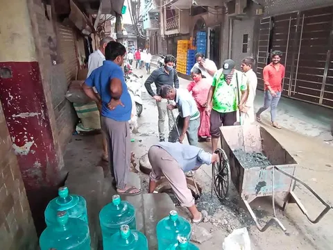 सराय काले खां में बरसात से पूर्व सीवर-नाली सफाई अभियान — 9