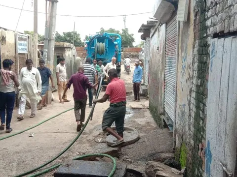 सराय काले खां में बरसात से पूर्व सीवर-नाली सफाई अभियान — 12