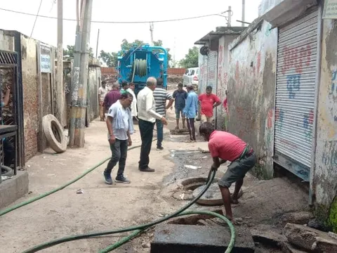 सराय काले खां में बरसात से पूर्व सीवर-नाली सफाई अभियान — 13