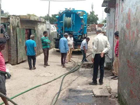 सराय काले खां में बरसात से पूर्व सीवर-नाली सफाई अभियान — 14