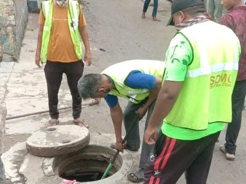 सराय काले खां में बरसात से पूर्व सीवर-नाली सफाई अभियान — 16