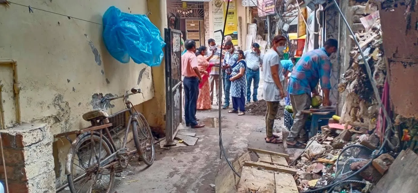 भगवान नगर चौक बाज़ार का सुबह निरीक्षण — तस्वीर 1 में से 8