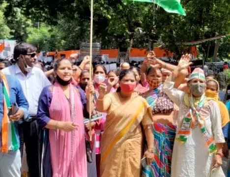 जंतर मंतर पर दलितों पर अत्याचार के विरुद्ध प्रदर्शन — 8