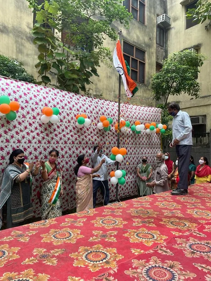 75वां स्वतंत्रता दिवस: किलोकरी गांव एसडीएमसी स्कूल में ध्वजारोहण — तस्वीर 1 में से 15