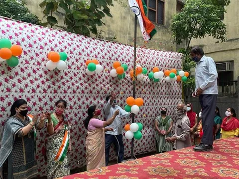 75वां स्वतंत्रता दिवस: किलोकरी गांव एसडीएमसी स्कूल में ध्वजारोहण