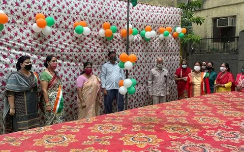 75वां स्वतंत्रता दिवस: किलोकरी गांव एसडीएमसी स्कूल में ध्वजारोहण