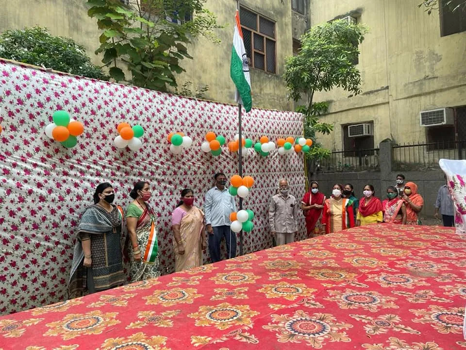 75वां स्वतंत्रता दिवस: किलोकरी गांव एसडीएमसी स्कूल में ध्वजारोहण — तस्वीर 3 में से 15