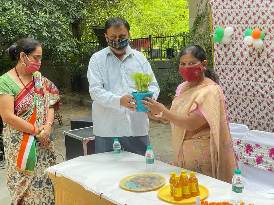 75वां स्वतंत्रता दिवस: किलोकरी गांव एसडीएमसी स्कूल में ध्वजारोहण — तस्वीर 4 में से 15