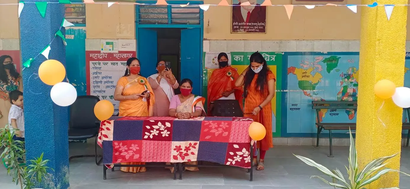 75वां स्वतंत्रता दिवस: जीवन नगर एसडीएमसी बॉयज स्कूल में ध्वजारोहण — तस्वीर 1 में से 16