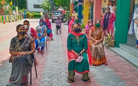 75वां स्वतंत्रता दिवस: जीवन नगर एसडीएमसी बॉयज स्कूल में ध्वजारोहण