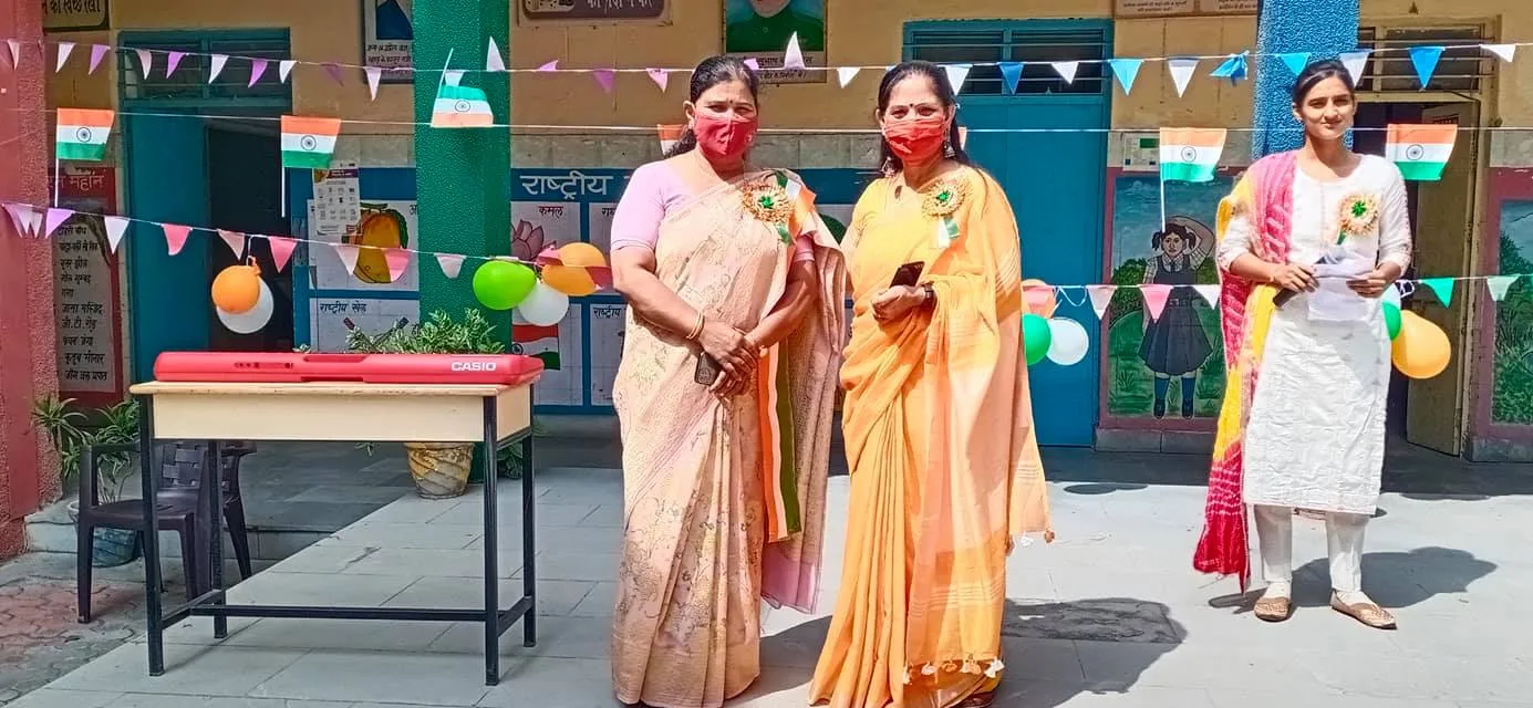 75वां स्वतंत्रता दिवस: जीवन नगर एसडीएमसी बॉयज स्कूल में ध्वजारोहण — तस्वीर 4 में से 16