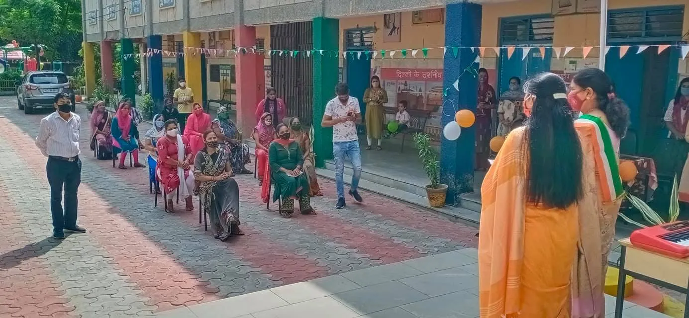 75वां स्वतंत्रता दिवस: जीवन नगर एसडीएमसी बॉयज स्कूल में ध्वजारोहण — तस्वीर 6 में से 16