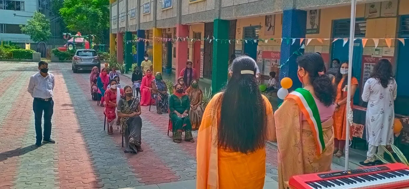 75वां स्वतंत्रता दिवस: जीवन नगर एसडीएमसी बॉयज स्कूल में ध्वजारोहण — तस्वीर 7 में से 16