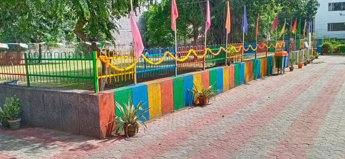 75वां स्वतंत्रता दिवस: जीवन नगर एसडीएमसी बॉयज स्कूल में ध्वजारोहण — तस्वीर 8 में से 16