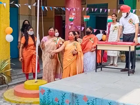 75वां स्वतंत्रता दिवस: जीवन नगर एसडीएमसी बॉयज स्कूल में ध्वजारोहण — 10