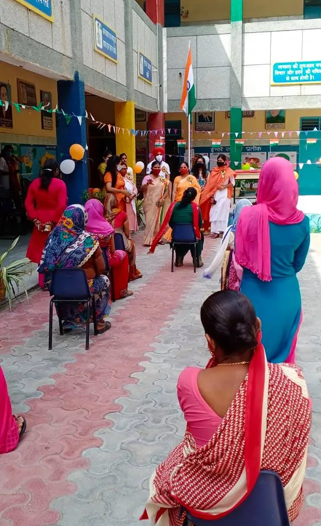75वां स्वतंत्रता दिवस: जीवन नगर एसडीएमसी बॉयज स्कूल में ध्वजारोहण — तस्वीर 13 में से 16