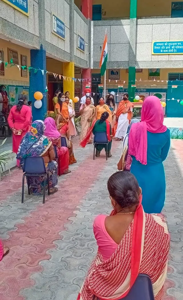75वां स्वतंत्रता दिवस: जीवन नगर एसडीएमसी बॉयज स्कूल में ध्वजारोहण — तस्वीर 14 में से 16