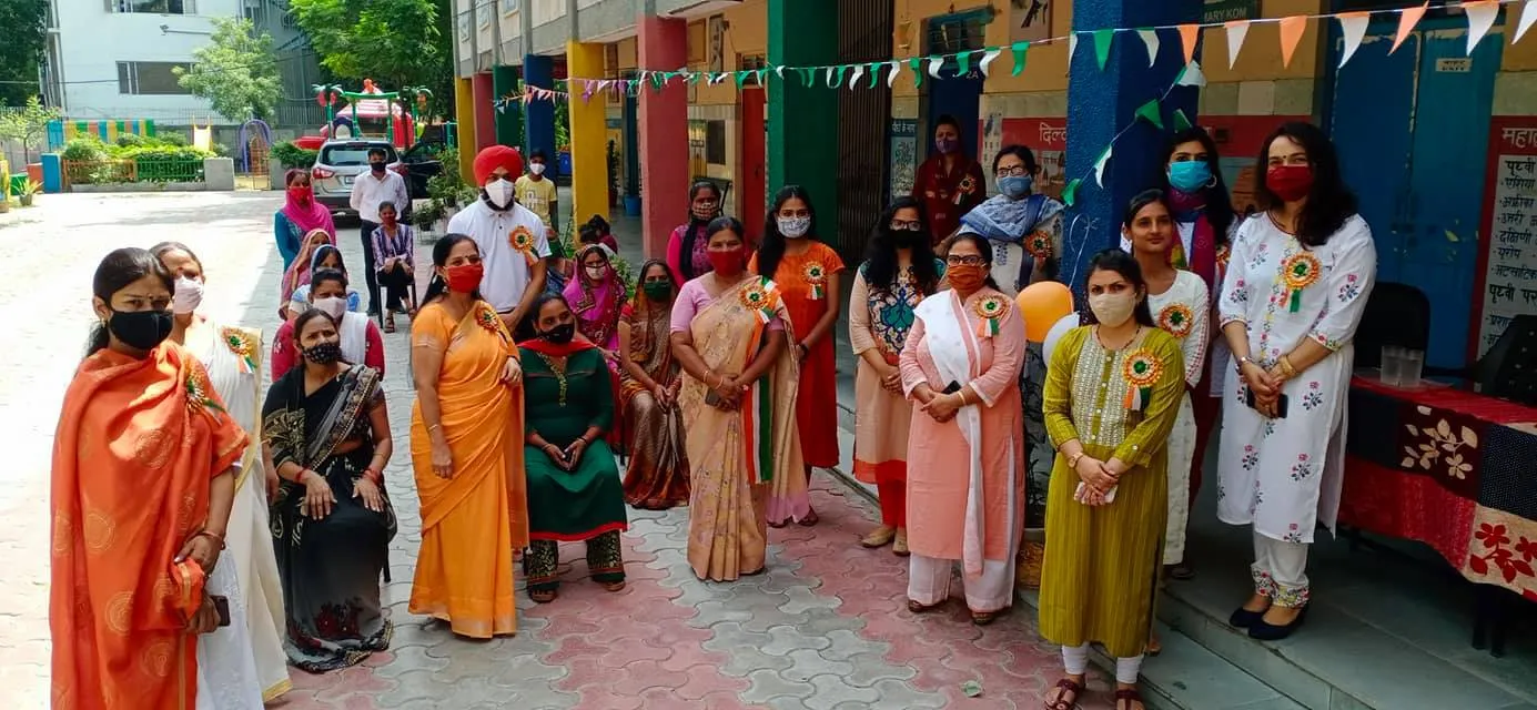 75वां स्वतंत्रता दिवस: जीवन नगर एसडीएमसी बॉयज स्कूल में ध्वजारोहण — तस्वीर 16 में से 16